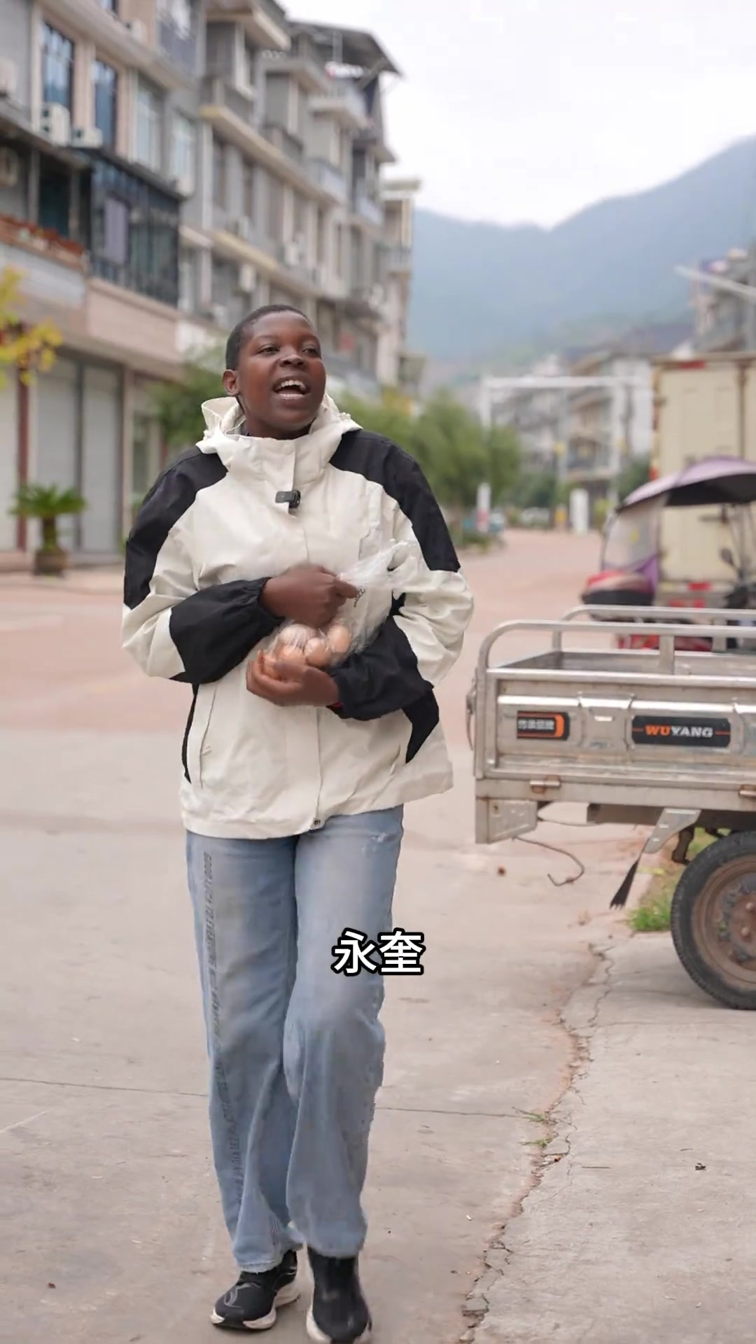 今天烧锅肉蟹煲，搭配软糯年糕，汁鲜味美，味道超下饭