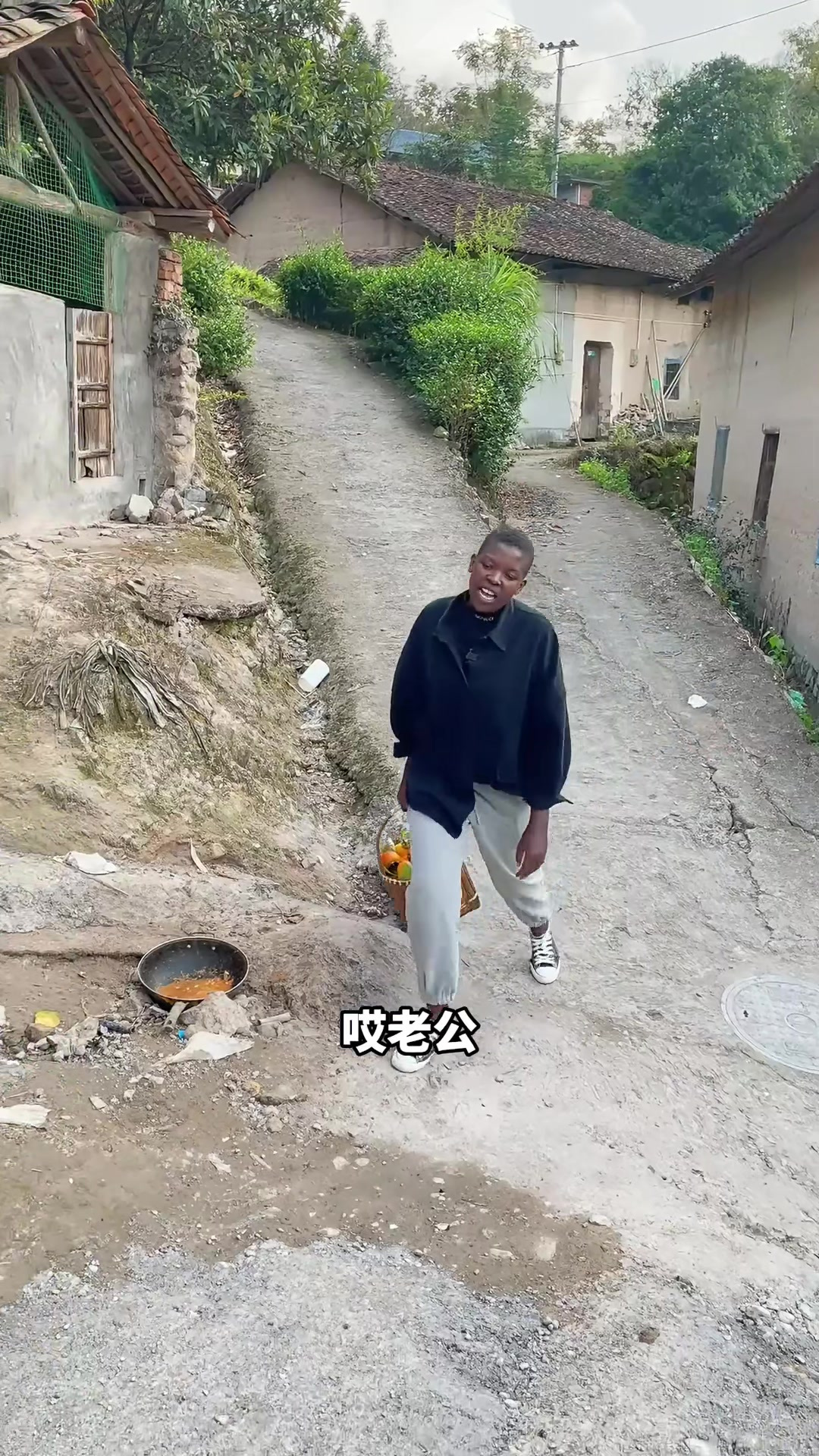 趁着老公休息回家，给他做个炒个东北菜辣白菜五花肉