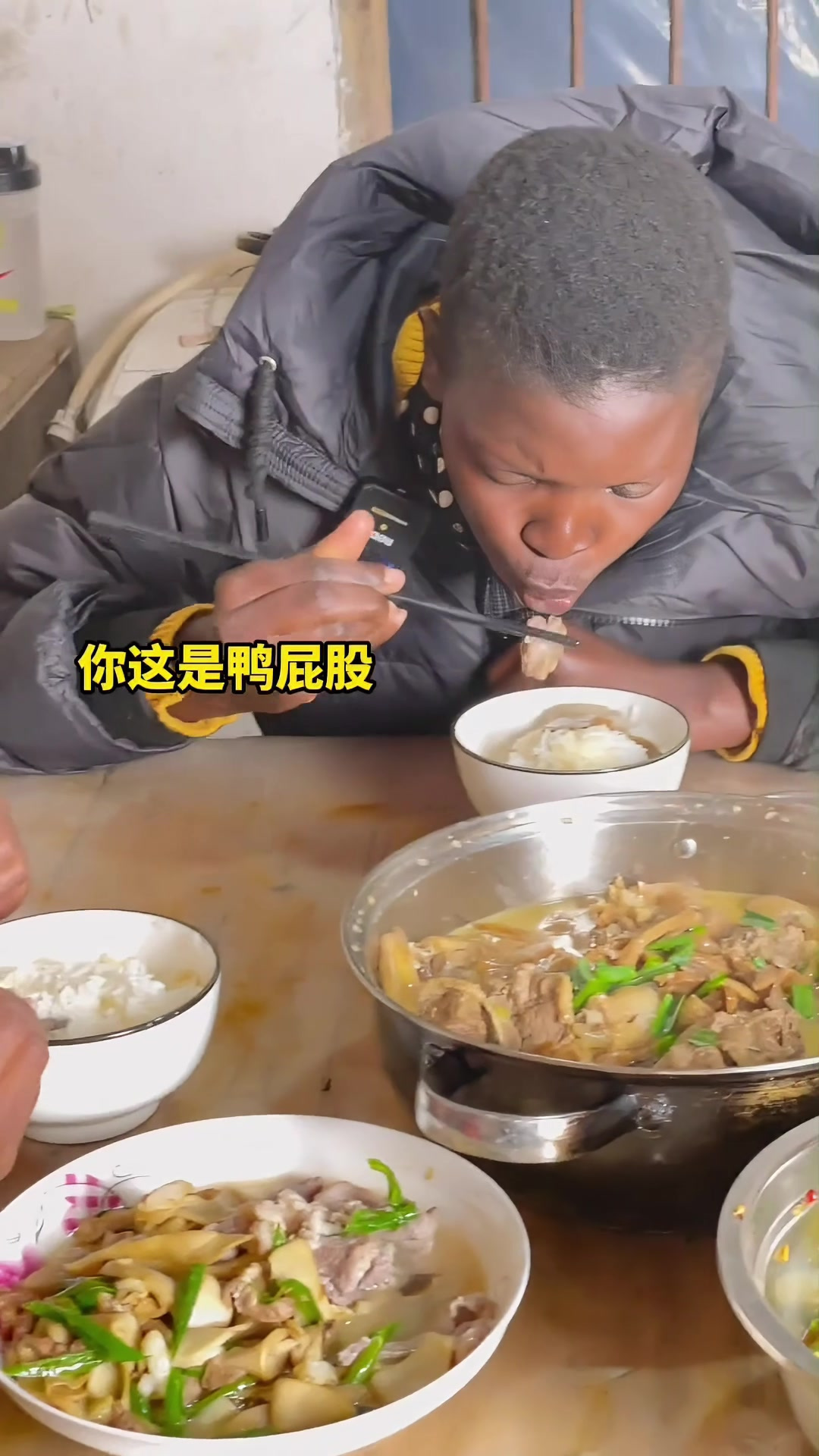 炖个笋干老鸭煲安慰下自己,汤醇味浓,笋干脆爽