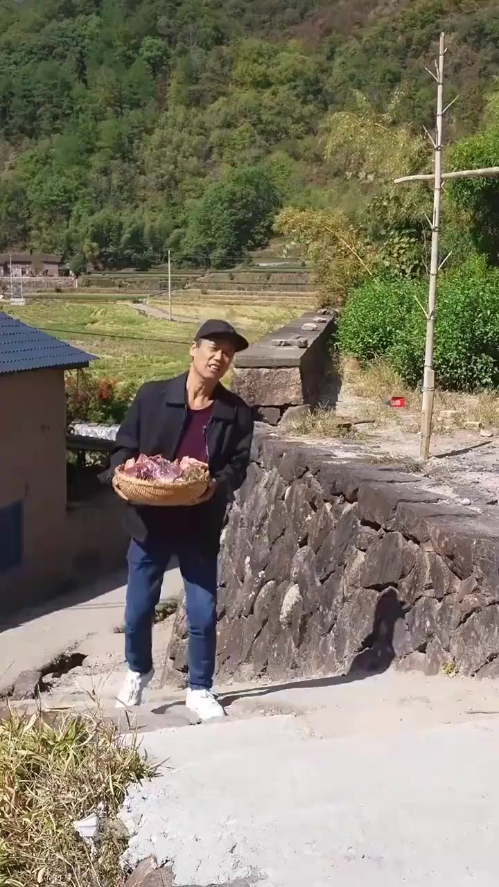 猫冬大家都馋火锅啦，一起做了顿正宗牛油火锅吃