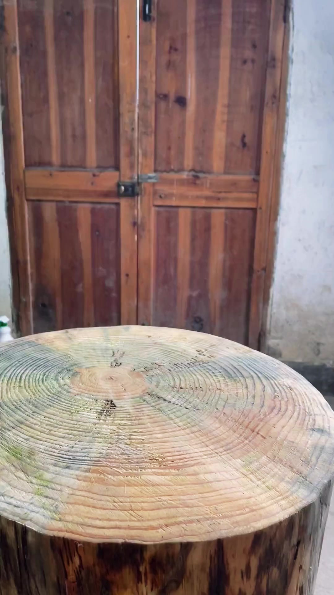 咸肉简单搭配蒜苗就非常咸香美味了！拿来炖锅或者焖饭都非常香哦