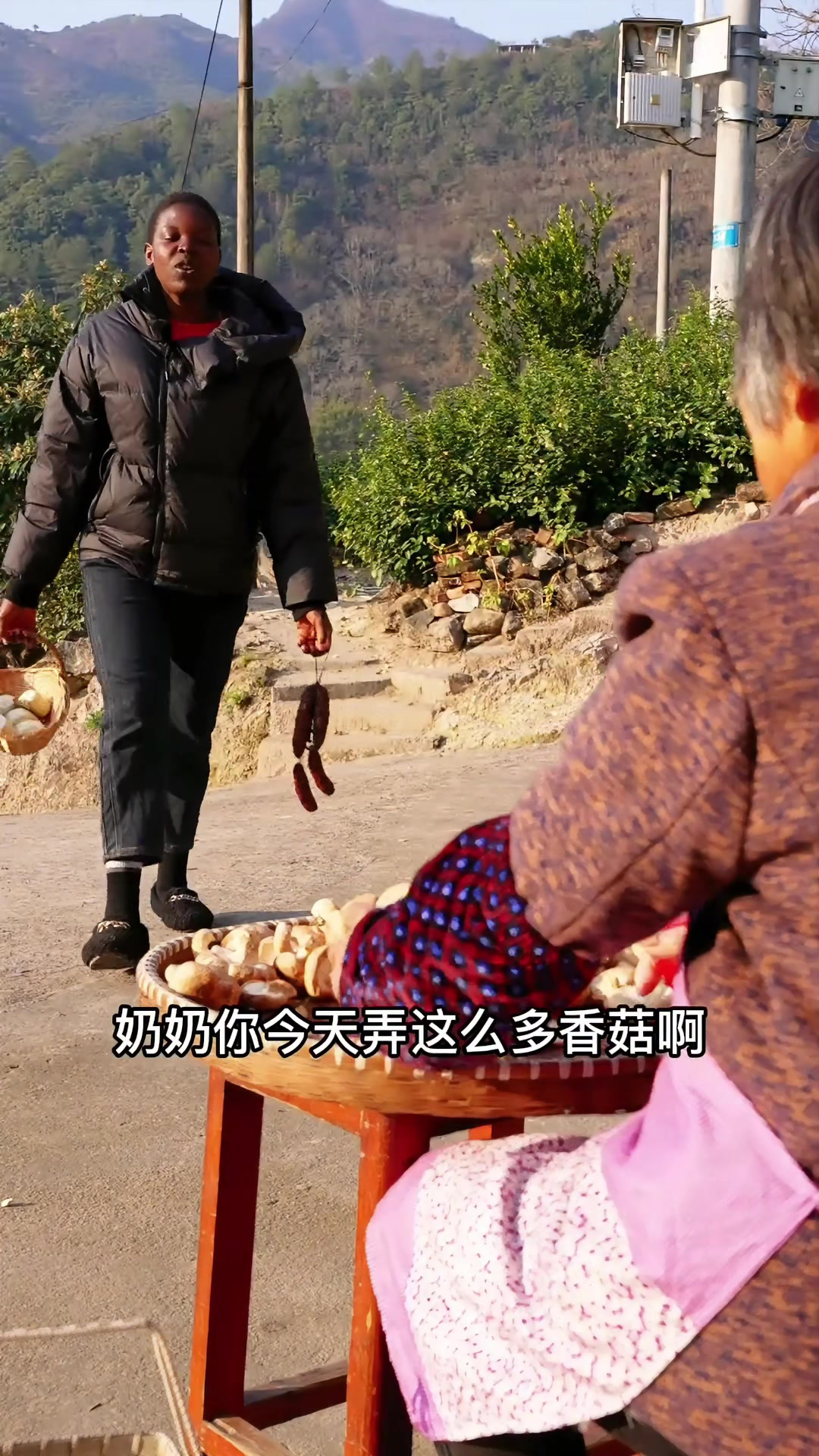 奶奶送了我好多香菇,正好用家里的马蹄做个四喜丸子