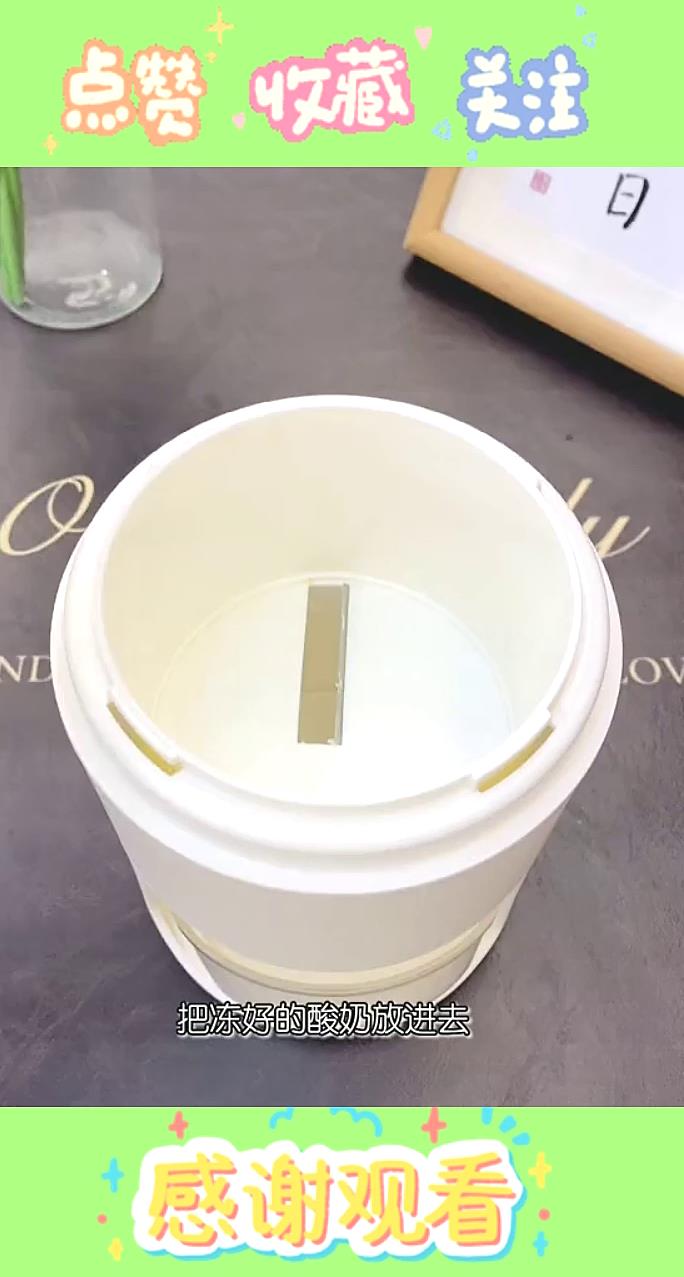 夏天怎么少得了吃冰呢,用这个手摇刨冰机,不管是酸奶绵绵冰还是冰沙冰粥随时都可以轻松做出来啦