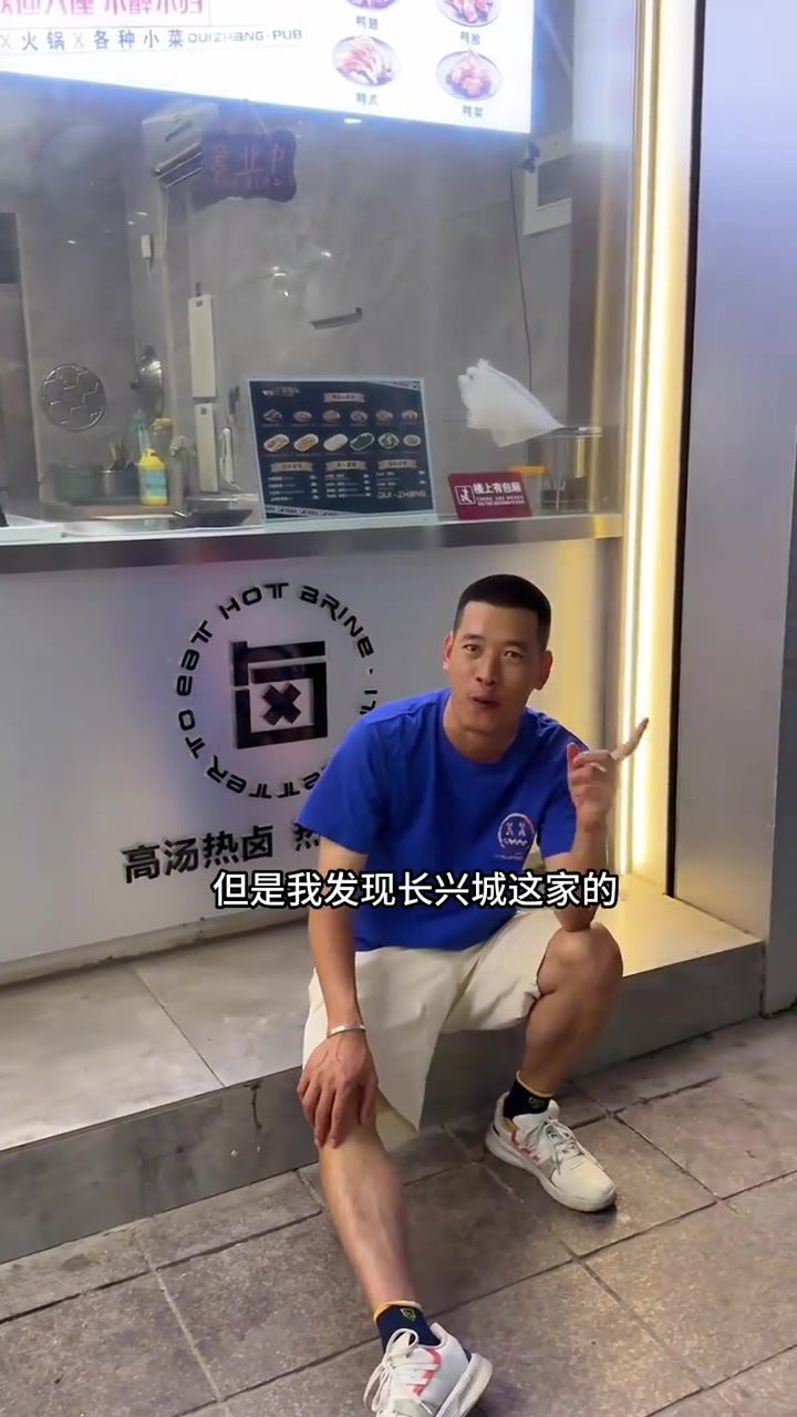宁德这家一块钱一个的热卤鸭架,肉还挺香的