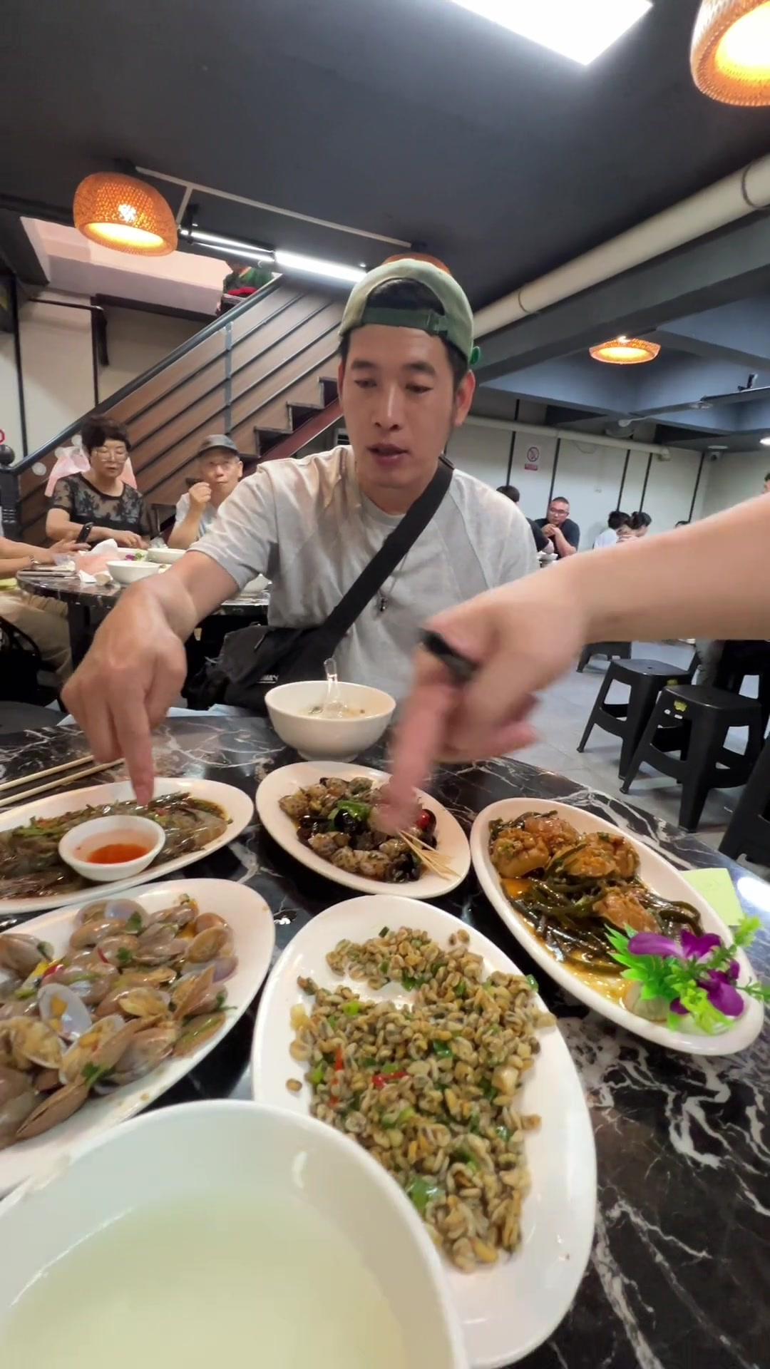排队喝粥,同样是白粥,大家看看潮州和宁德有什么不同