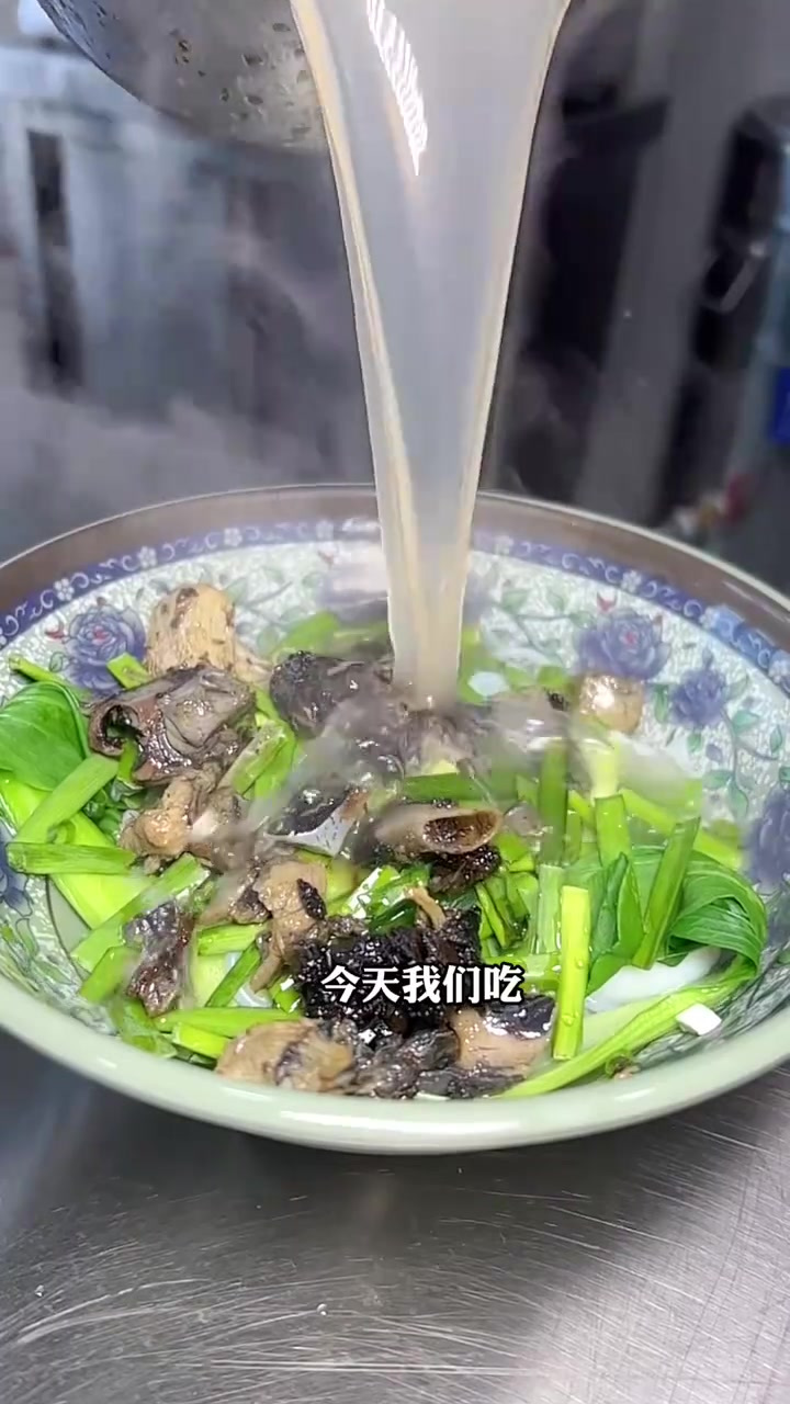 宁德这个天气，吃一碗土鸡米线真是嘎嘎舒服啊