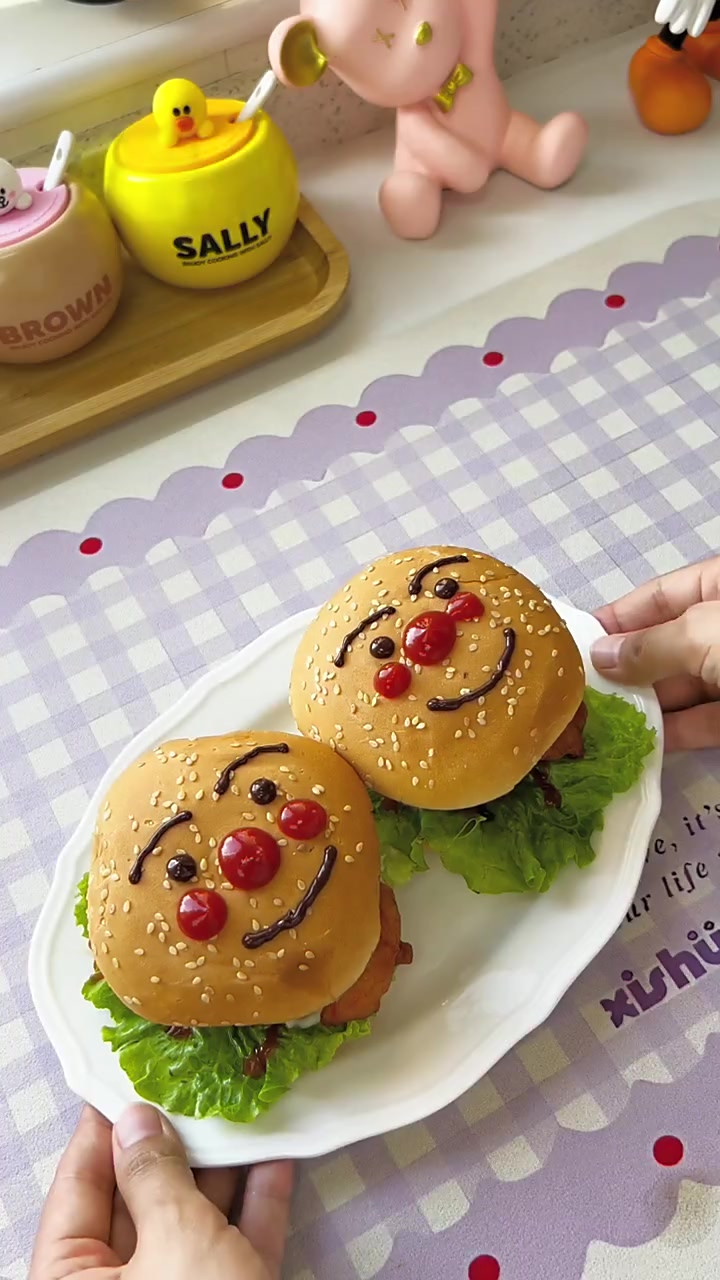 这个奥尔良鸡腿堡里边的鸡腿肉太嫩