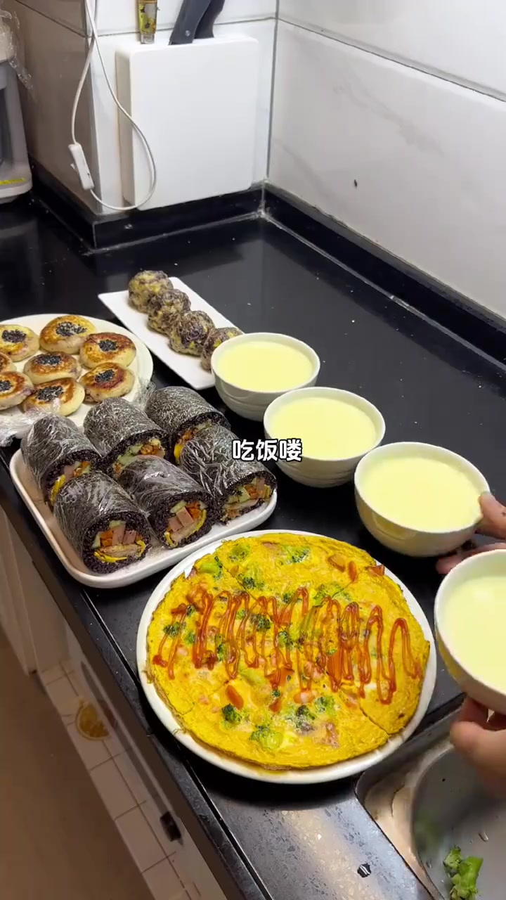 今天给家人做了好吃的紫米饭团