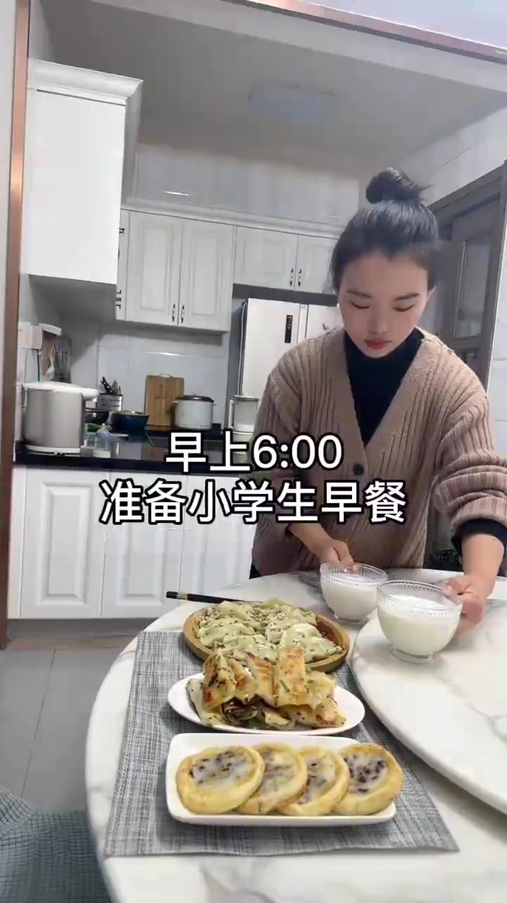 早餐做了超简单牛肉锅贴，今天是超简单又好吃的早餐