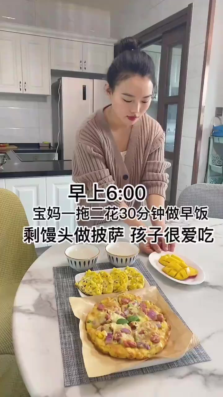 剩馒头做披萨,儿子一口气吃了两块