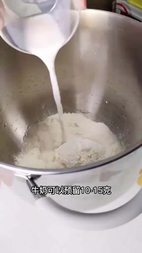 经典又美味的毛毛虫面包，香甜柔软超好吃！