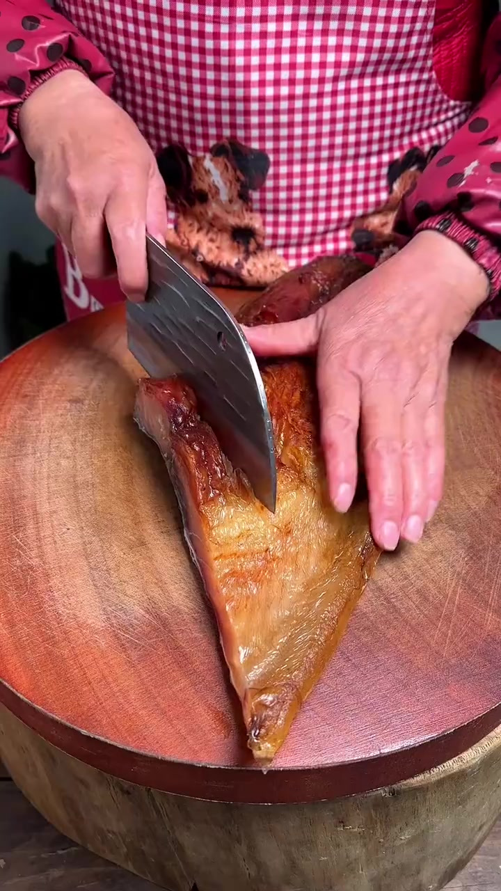 我妈每次做这个腊鱼,我都要多吃两碗饭