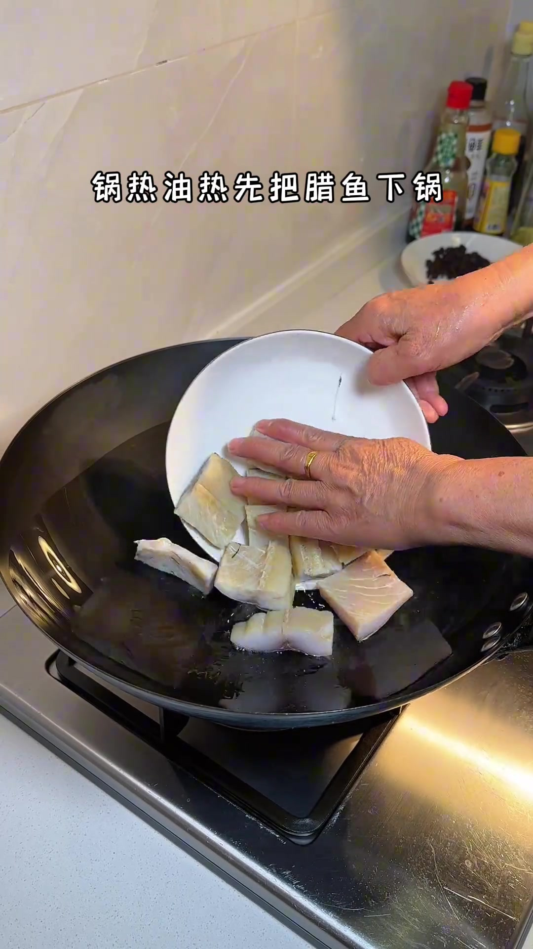 去年做的腊味还有吧,拿出来做这个腊味合蒸,真的太香了