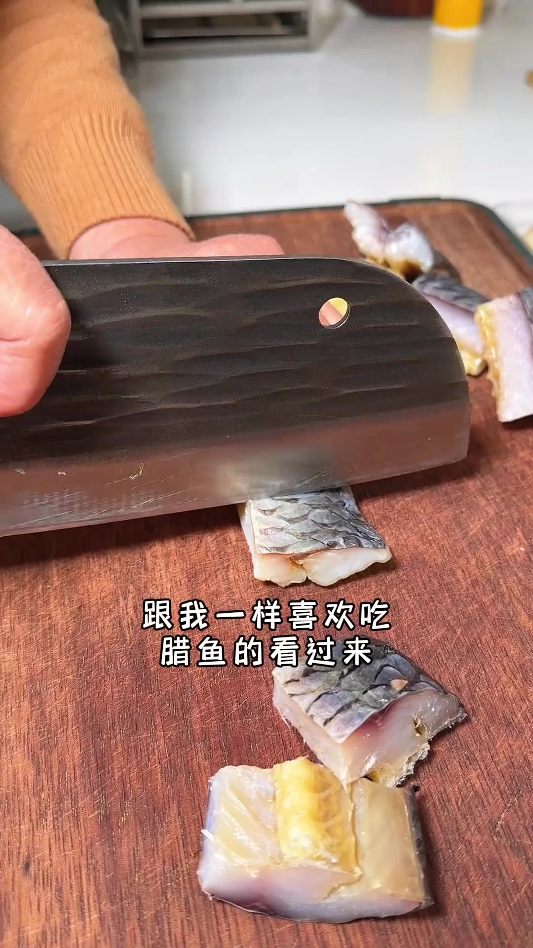 喜欢吃腊鱼的看过来,分享一道腊鱼的新吃法,腊鱼腊肉炖豆腐
