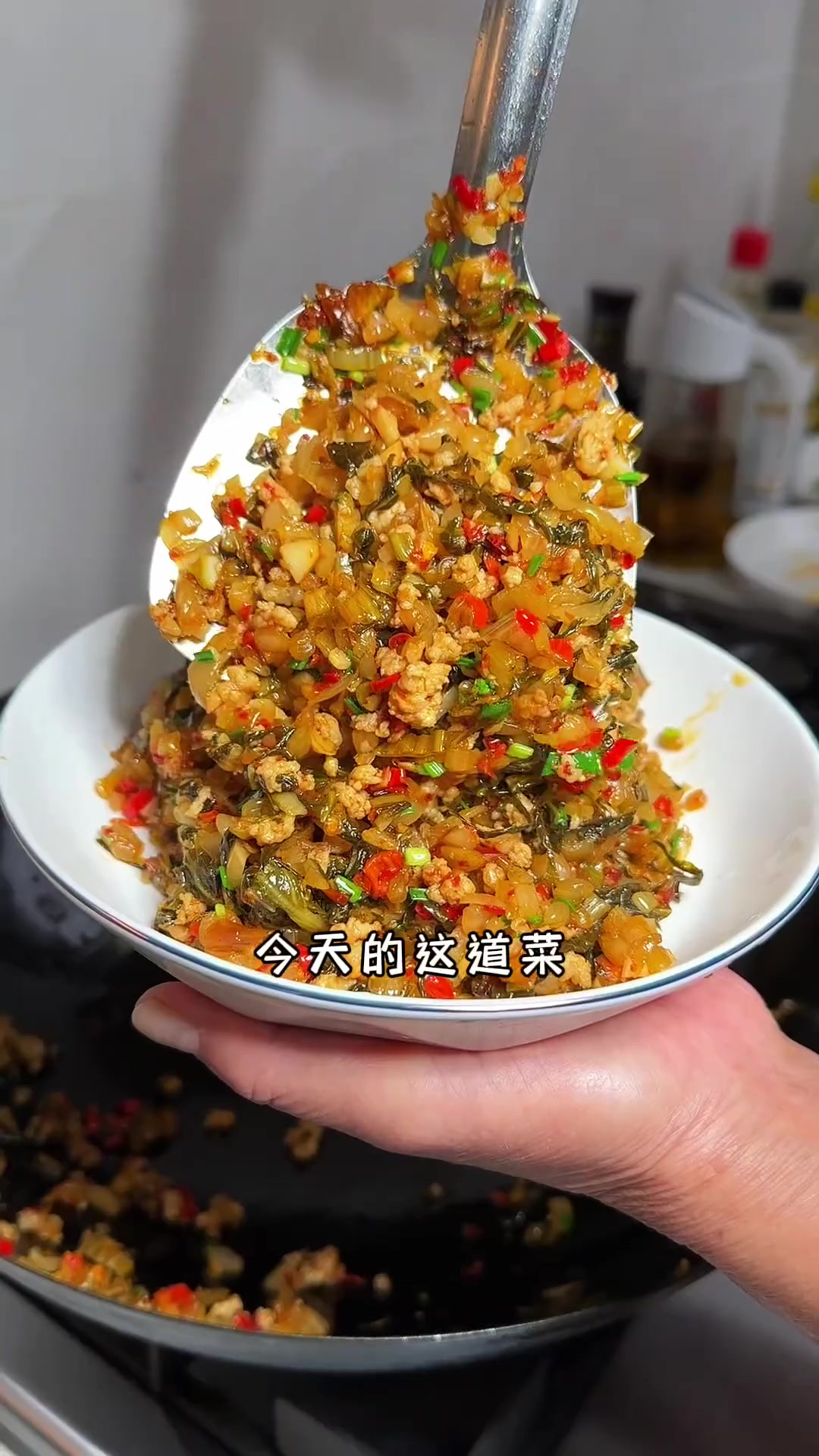 吃饭没胃口的时候,你就做这个肉末腌白菜,记得多煮点米饭