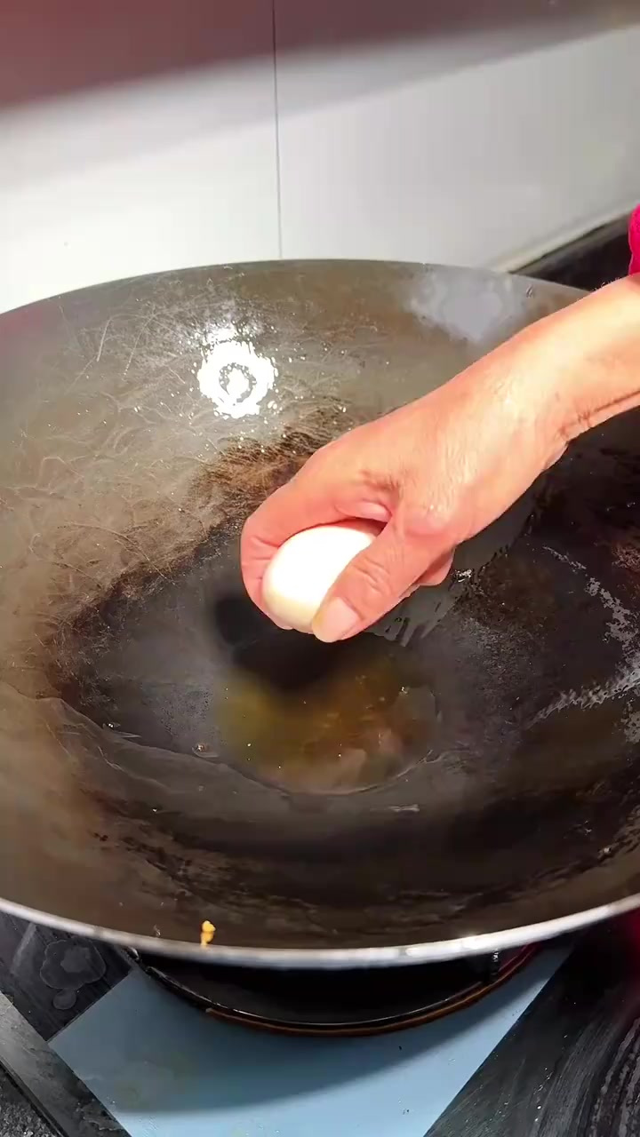 早餐来一碗热乎乎煎蛋汤米粉