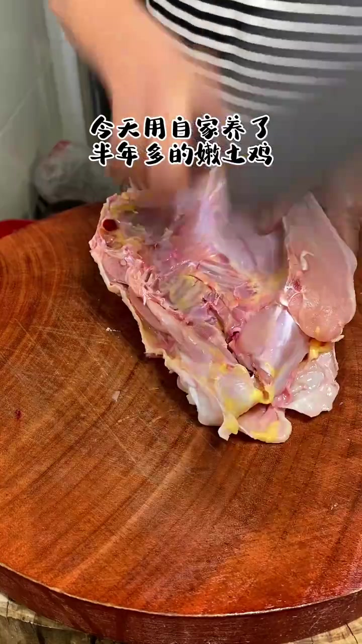 嫩土鸡这样炒着吃,味道也是好极了,鲜嫩入味