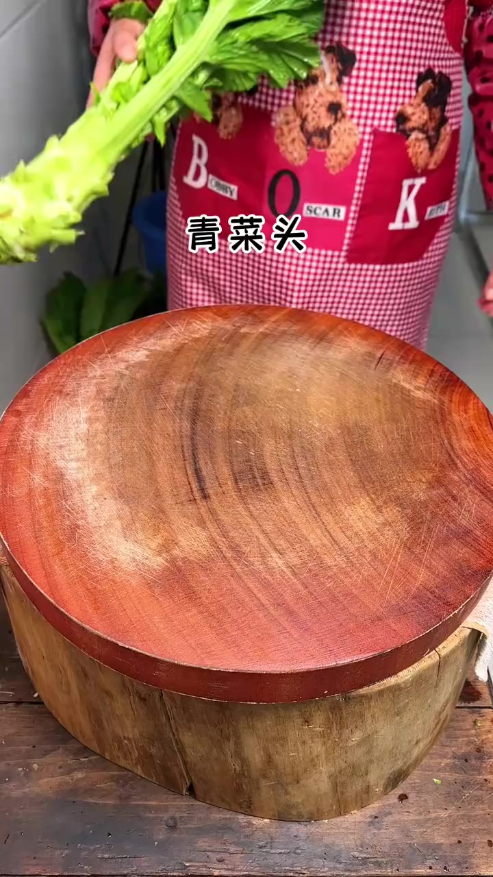 青菜头和剁辣椒一起这样做，能吃辣的可以试试