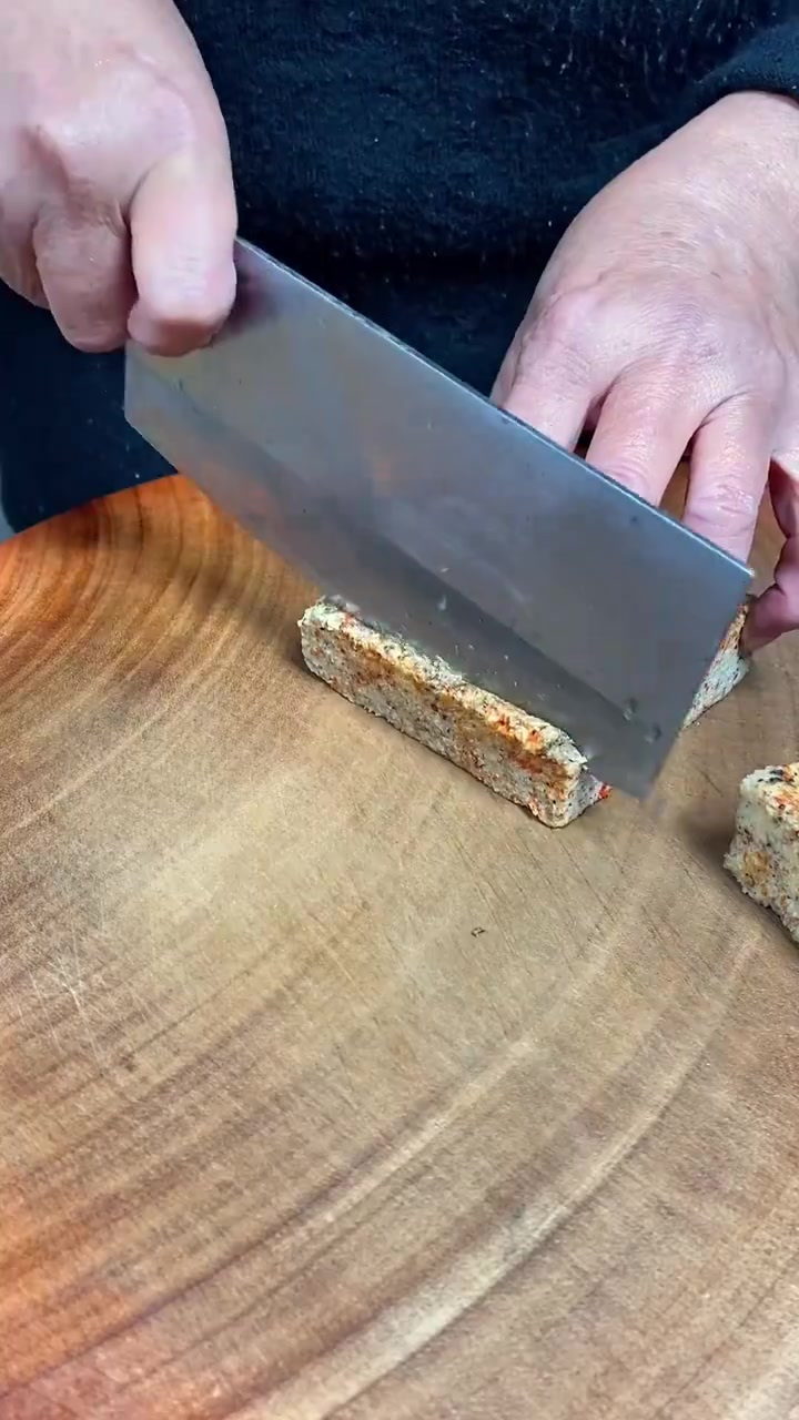 霉豆渣都吃过吗,像这样和腊排骨炖一钵