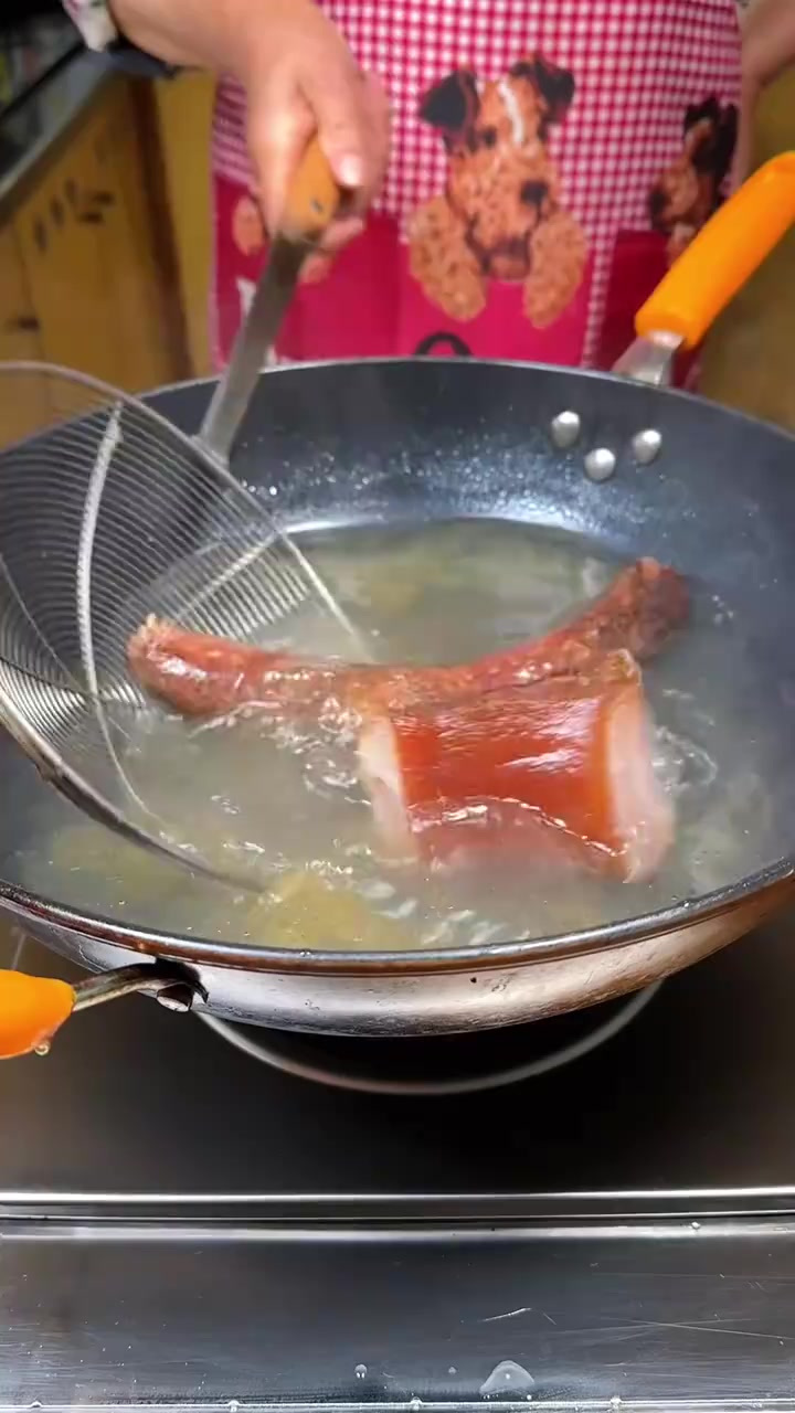 之前做的腊味还有吗，拿出来像这样做一盘腊味合蒸