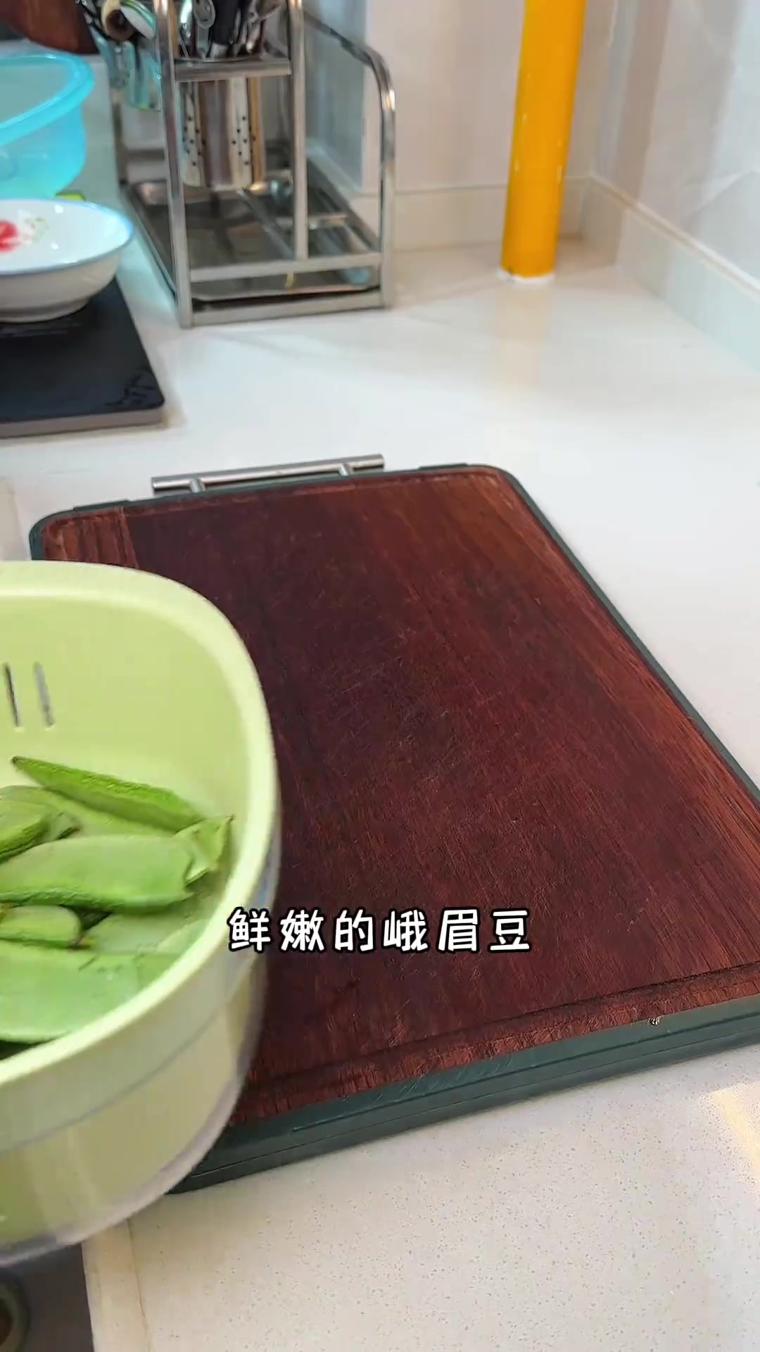 简简单单的一道清炒扁豆丝,鲜嫩好吃,也是一道下饭菜