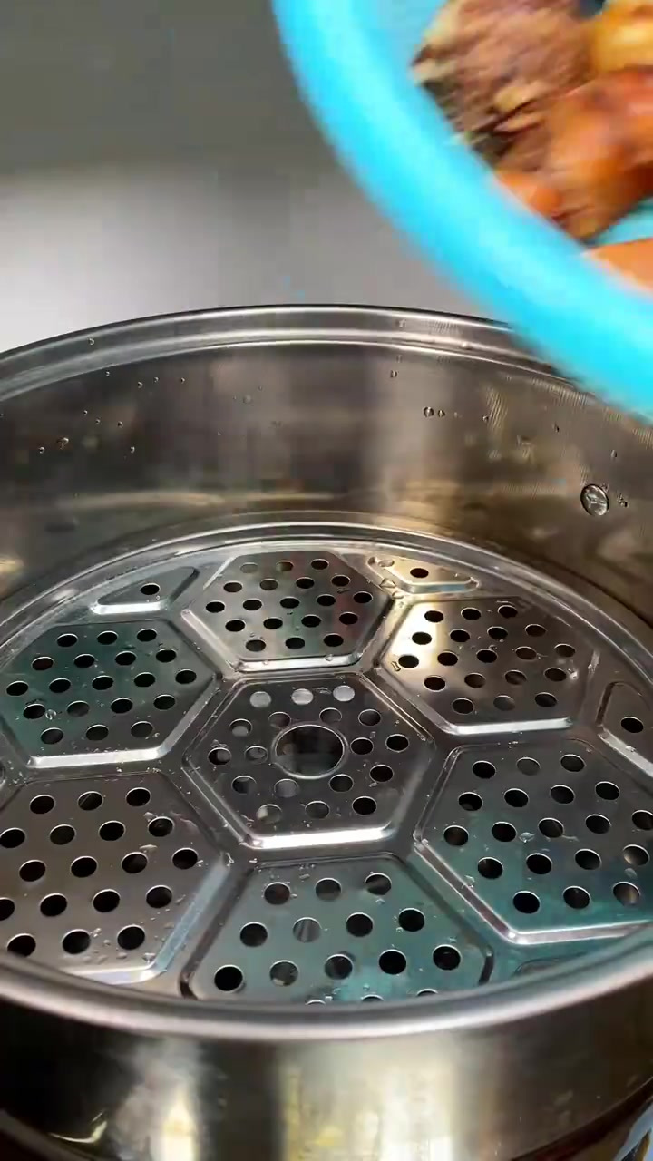 这样做的剁椒芋头煲香辣入味,太好吃了