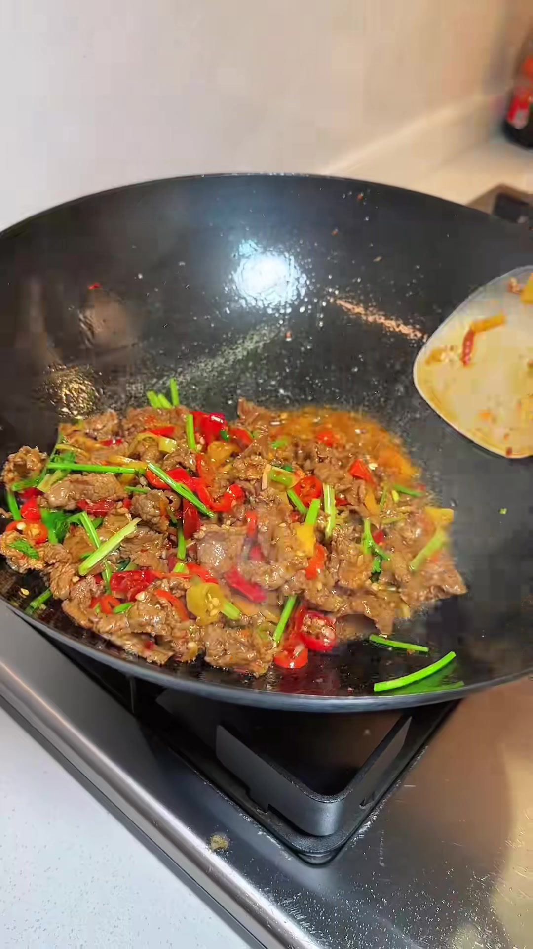 我妈这样做的干锅泡椒牛肉也太香了，牛肉鲜嫩，酸辣入味