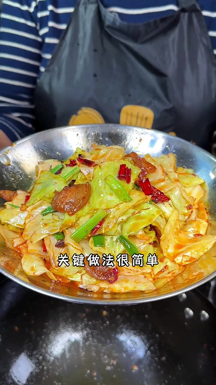 干锅包菜在家自己做，简单方便，味道不输外面饭店的