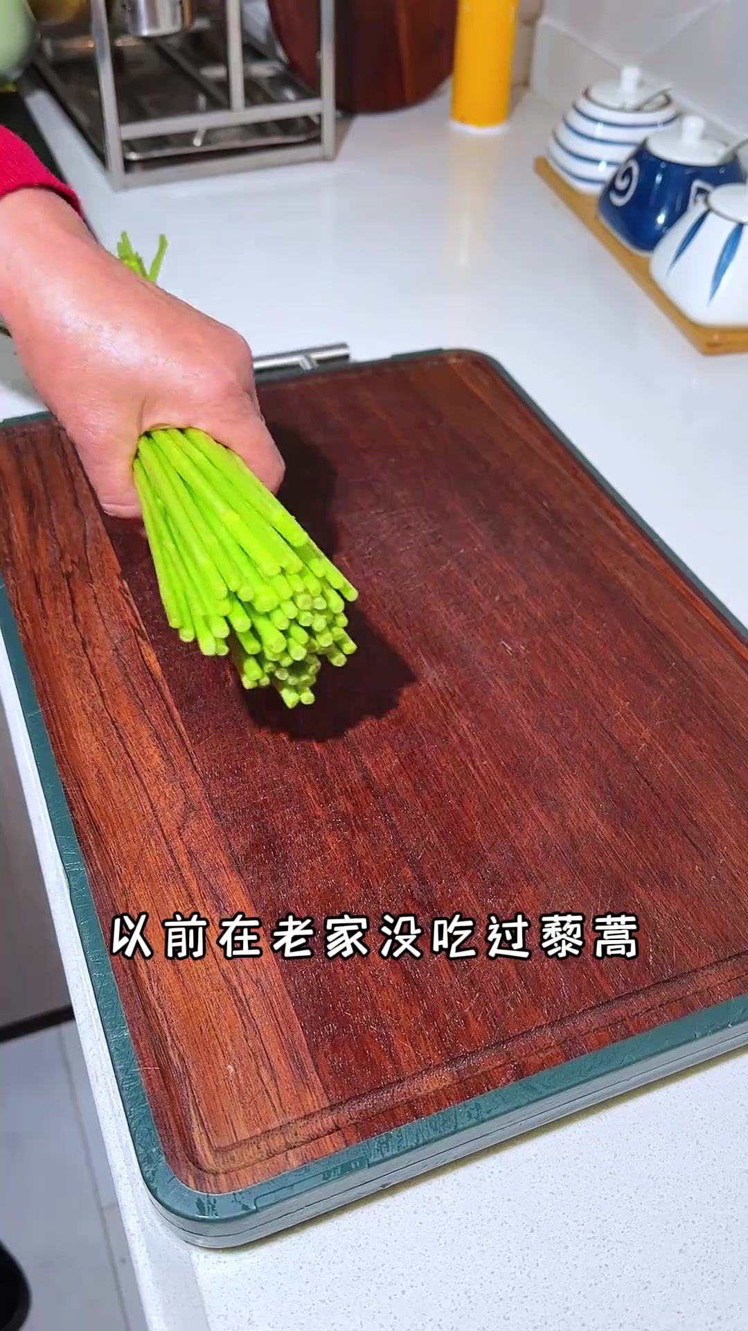藜蒿炒腊肉真的香味浓郁，脆嫩爽口，好吃又下饭
