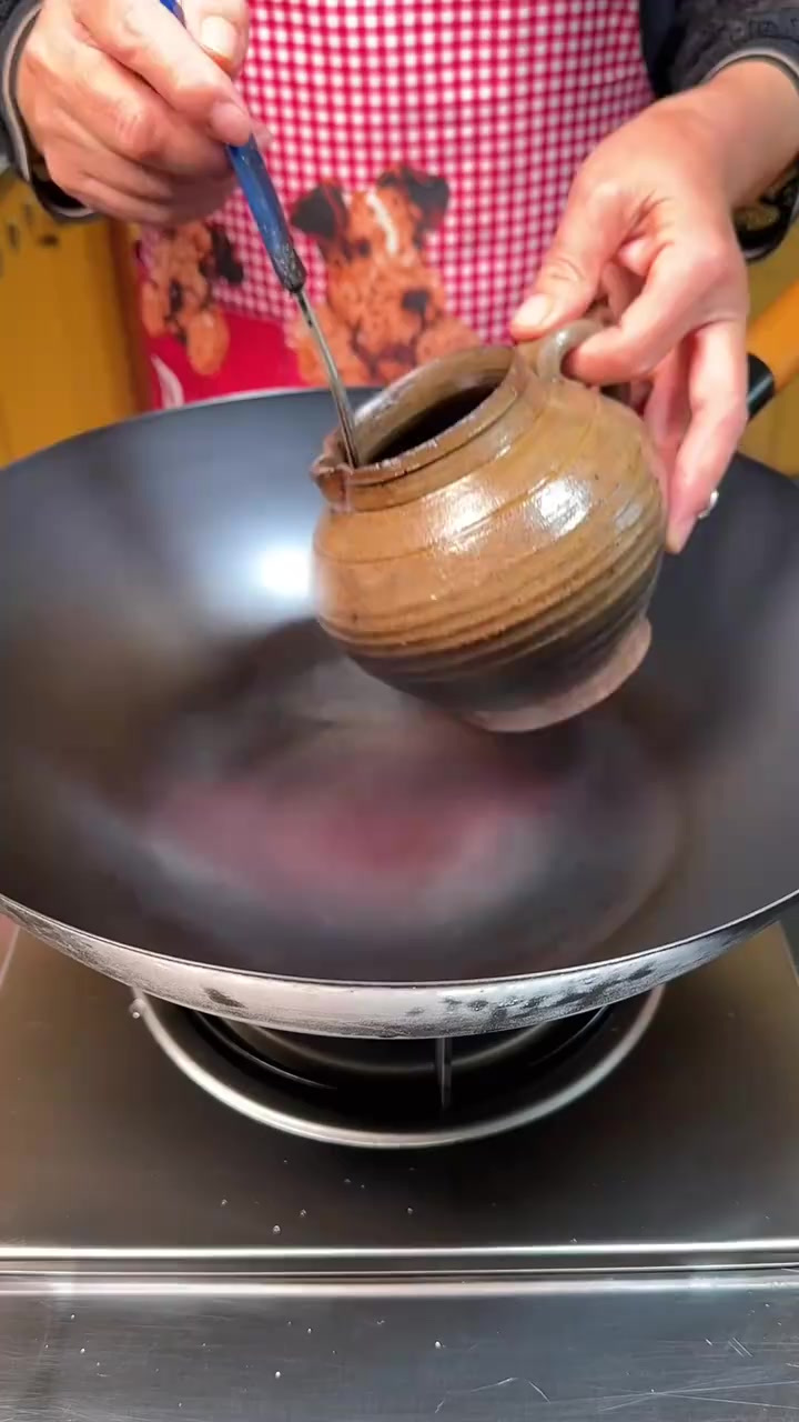 煎鱼块时像这样放点紫苏叶,真的太香了