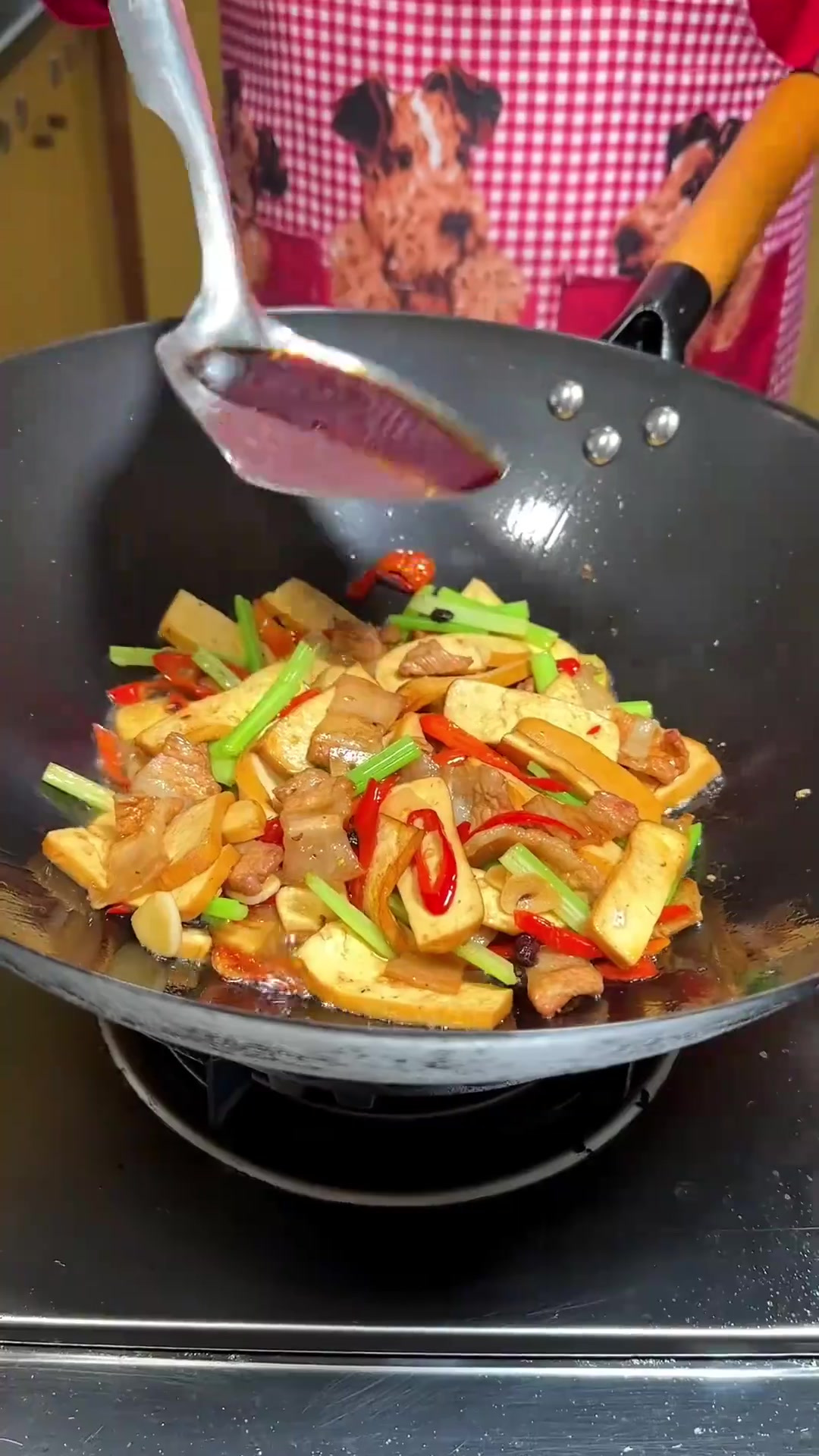 百吃不厌的香干，配上猪肉芹菜，美味极了