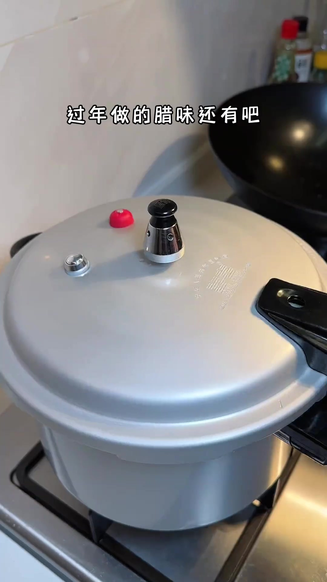 去年做的腊味还有吧，拿出来做这个腊味合蒸，真的太香了