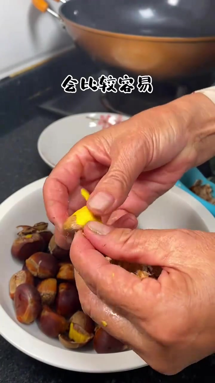 每次做这个板栗炖鸡,大家都会吃到连汤汁都不剩