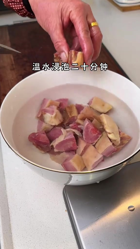 风干鸭腿锅子,汤非常鲜,肉也紧实有嚼劲,配菜也很入味