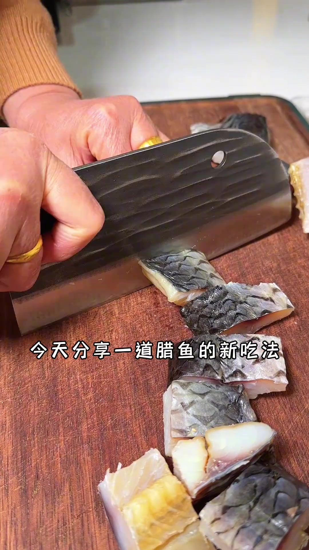 喜欢吃腊鱼的看过来，分享一道腊鱼的新吃法，腊鱼腊肉炖豆腐