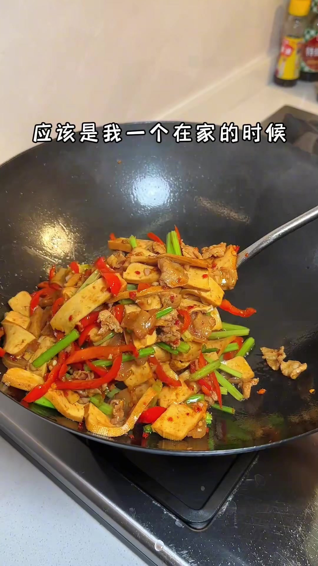 经典下饭菜芹菜香干炒肉,一道菜顶三道菜