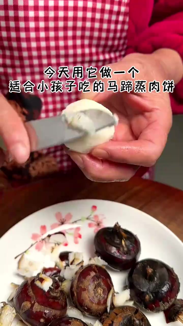 这个鲜香嫩滑的马蹄蒸肉饼，家里有小孩的肯定喜欢吧