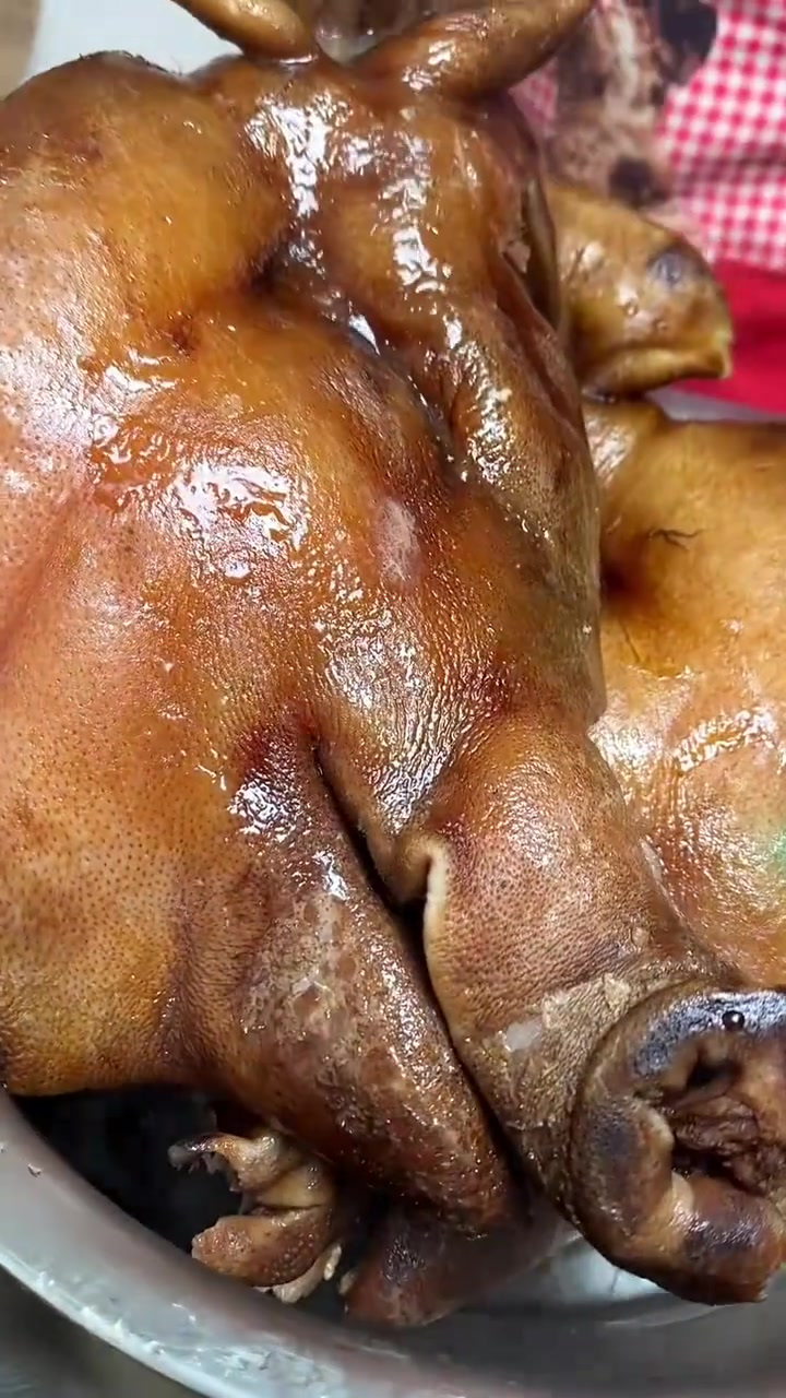 没吃完的腊猪脸肉,今天拿来做干锅猪脸肉吃