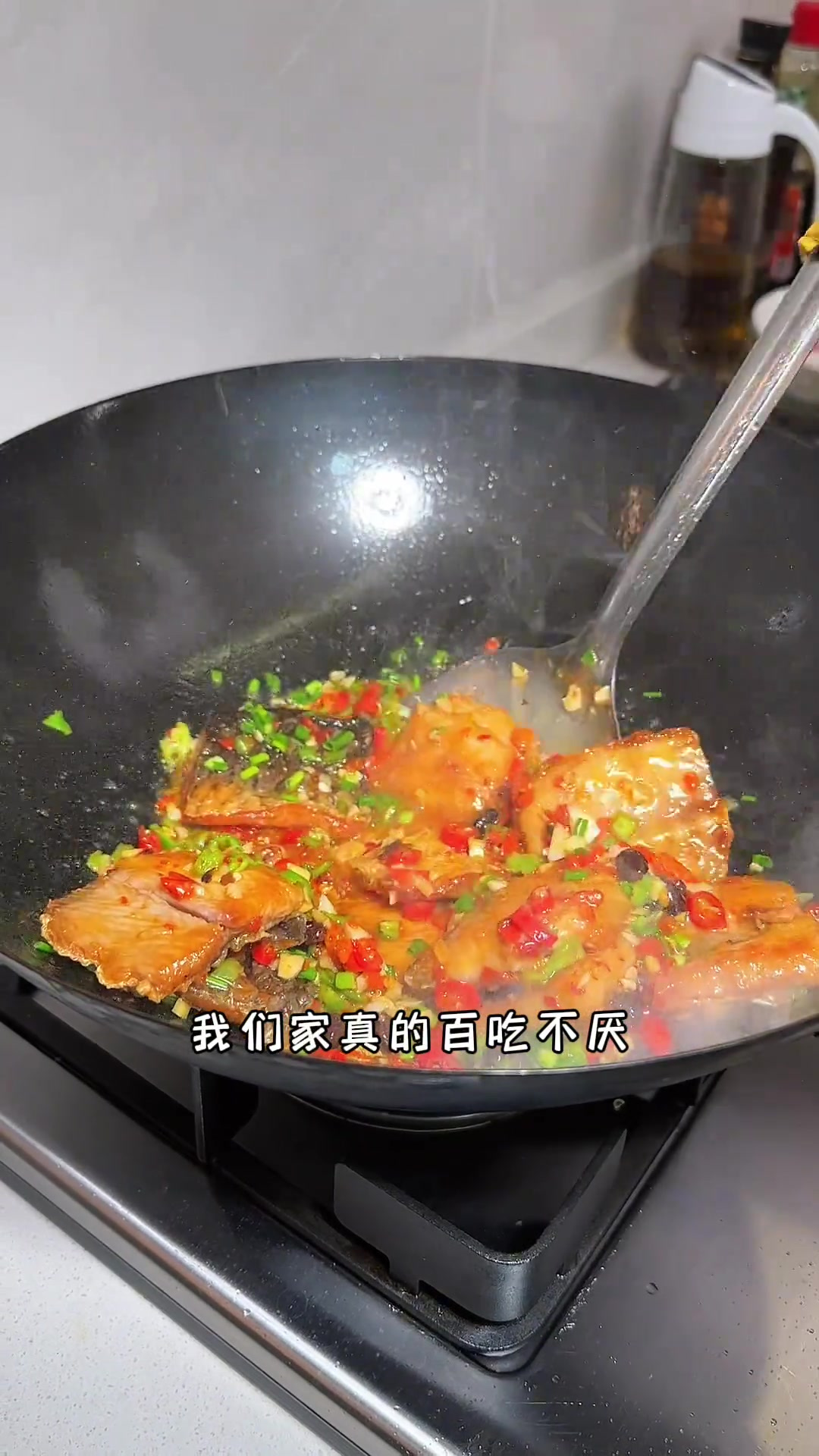 这样做的阳干草鱼块肉质紧实,咸淡适宜,鲜香入味