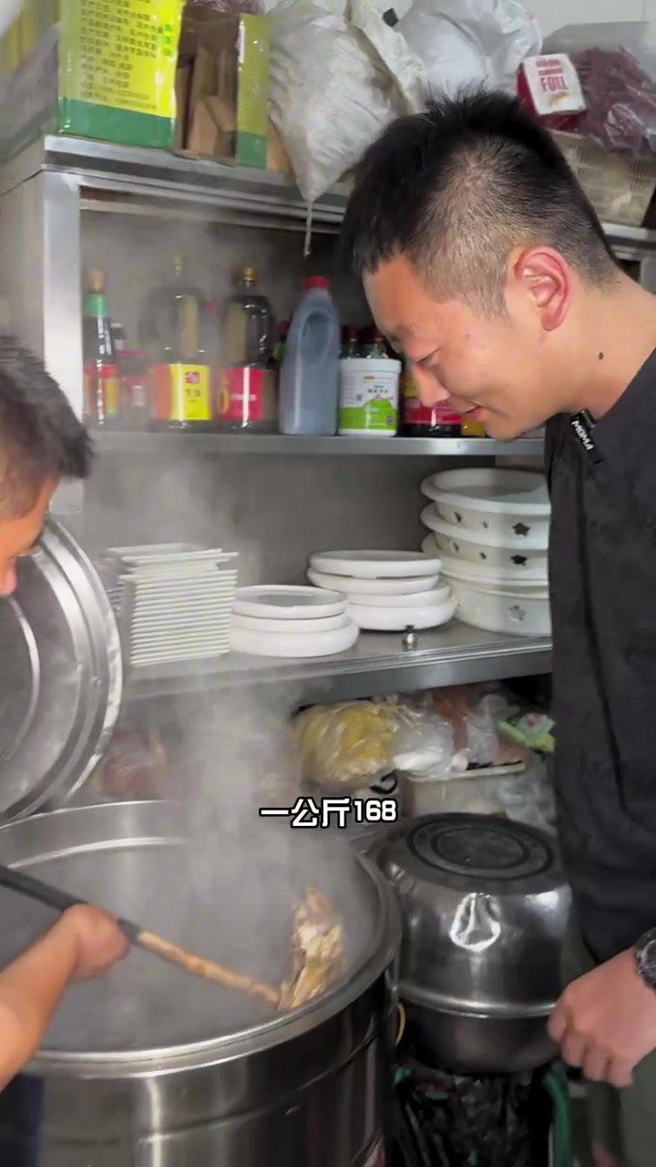 第一次吃东乡手抓肉，还真是不错