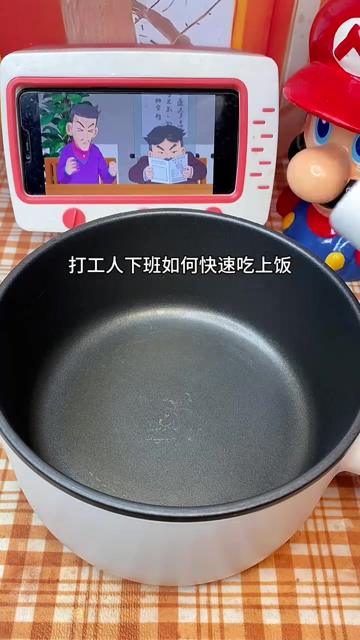 今天吃番茄肉酱拌面,满满肉酱超满足