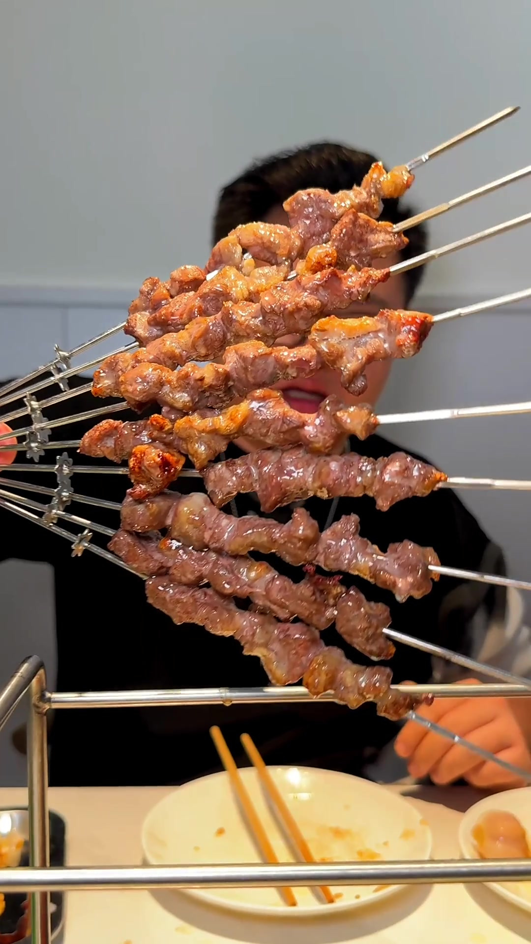 今天吃个,武汉少见的电动烤串自助