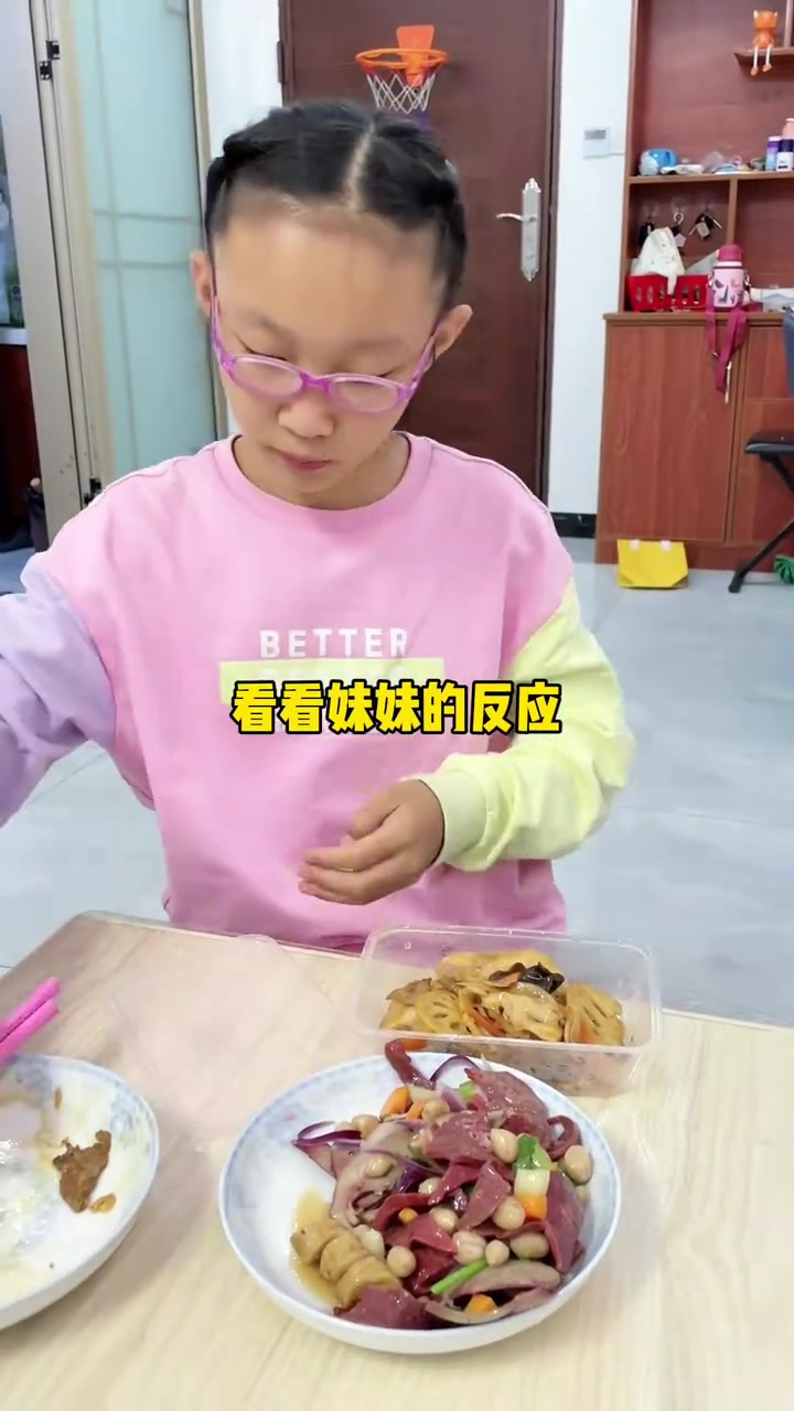 家里饭菜不好吃，要吃外卖，姐姐试探下到底好不好吃