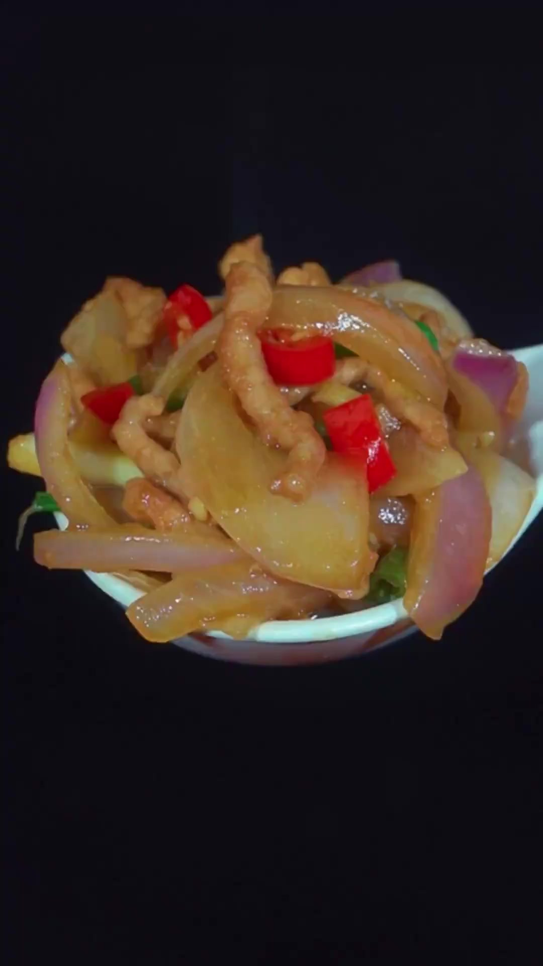 洋葱炒肉丝这样做,肉丝鲜香滑嫩,超级下饭