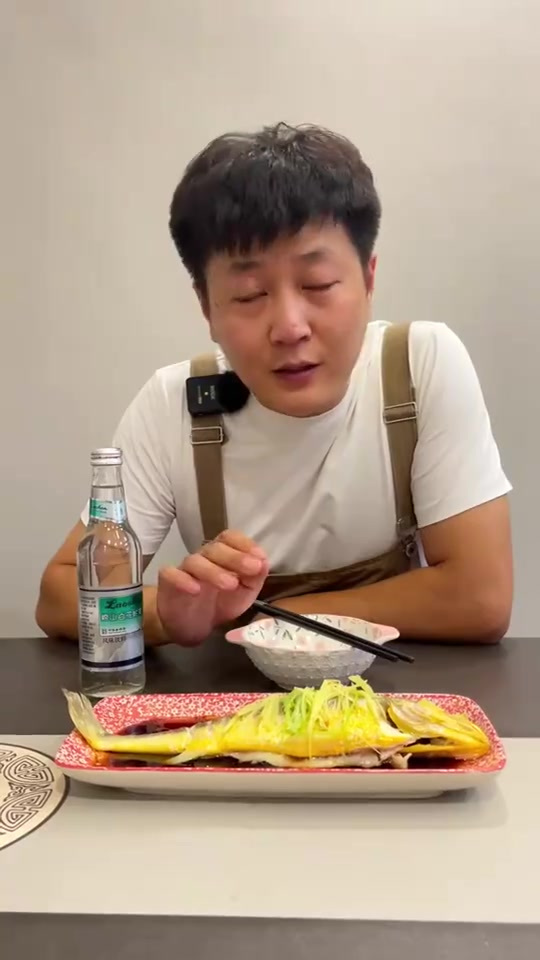 不会做饭的人没关系，这个菜高端大气上档次，重点是真简单