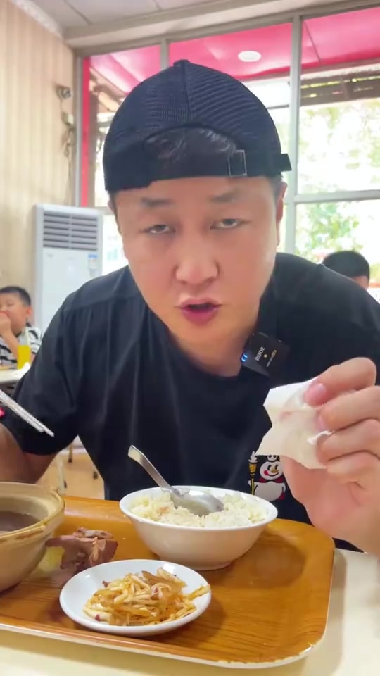 最近店里太忙了，只能抽个时间出来吃个工作餐