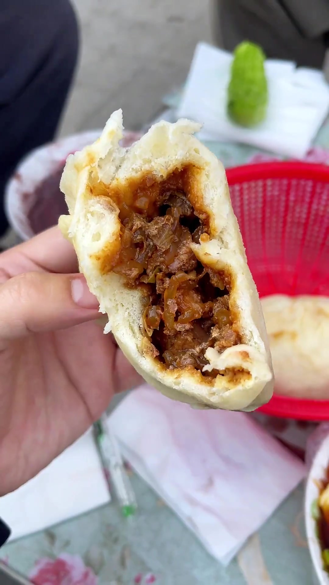 简单吃个早餐，3.5的手切肉大包子