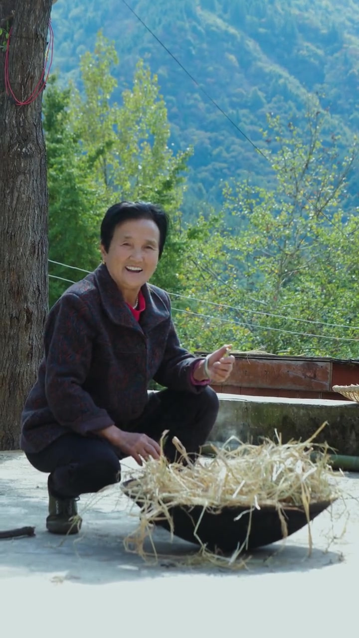 灰豆腐是贵州的一道特色菜，在家我这做法轻松吃到嘴