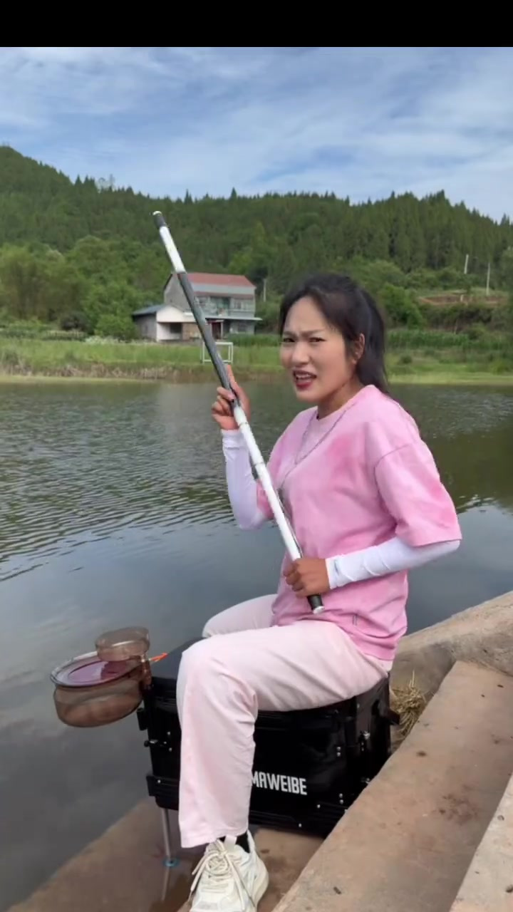 空军不可怕，可怕的是钓上来奇怪的东西，钓鱼的乐趣只有钓鱼人懂