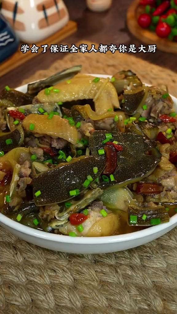 广东人逢年过餐桌都会出现的甲鱼蒸鸡